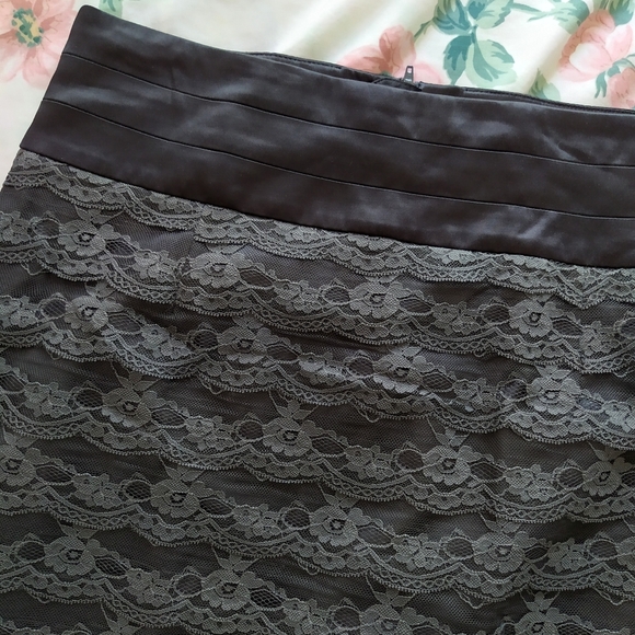 Lace Tiered Layered Pencil Skirt - Picture 7 of 8